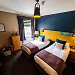 Grantham Arms Hotel 4*