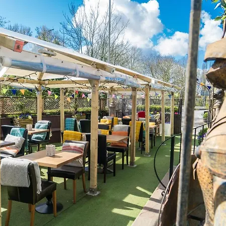 Grantham Arms Hotel 4*