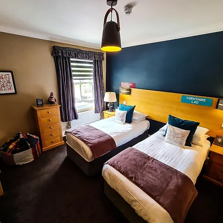 Grantham Arms Hotel 4*